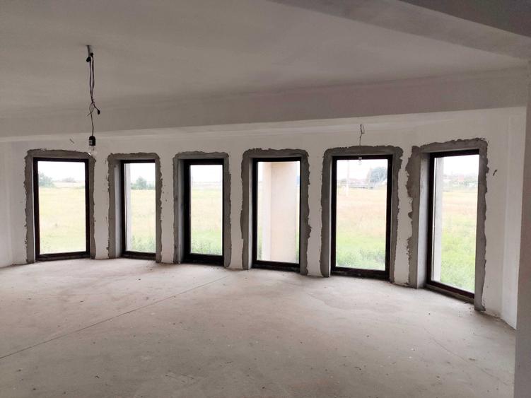 Casă cu 4 camere în Sânandrei