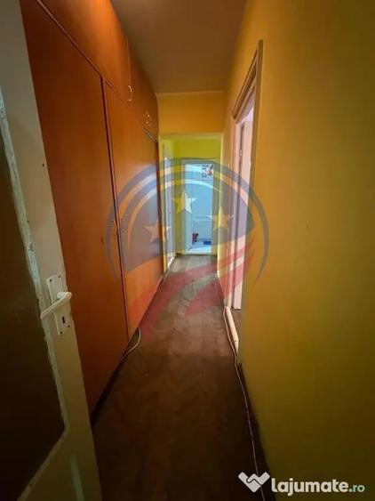 Apartament cu 4 camere semidecomandat în Calea Severinului