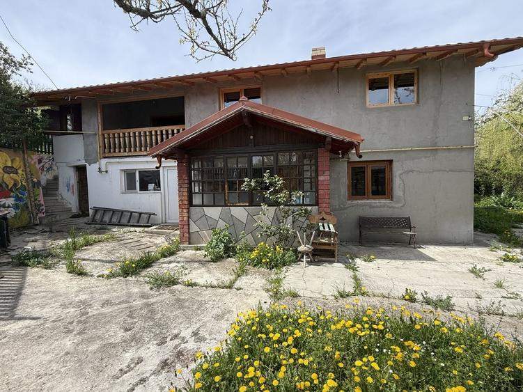 Casă individuală cu 5 camere cu Canalizare în Ghioșești