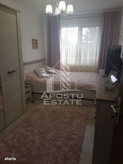 Apartament cu 3 camere semidecomandat, mobilat în Dacia