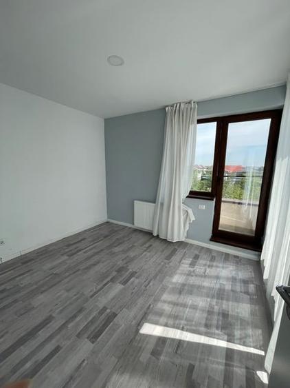 Casă cu 5 camere cu Teren 100 Mp în Central