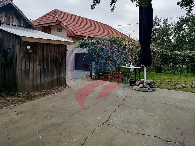 Casă individuală cu 3 camere cu Canalizare în Coșoveni