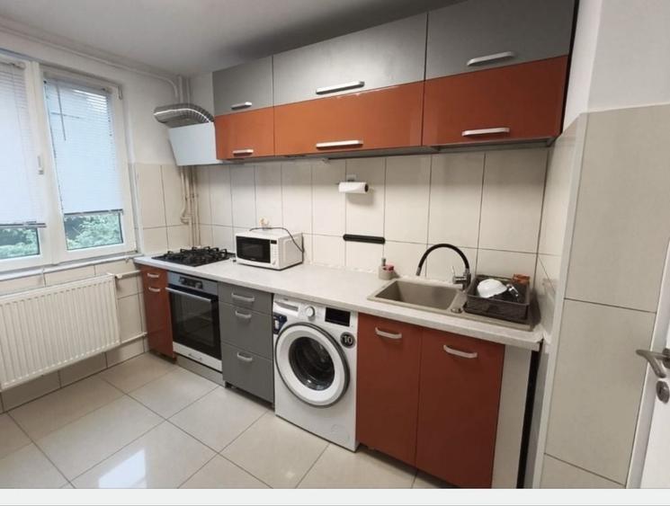 Apartament cu 3 camere semidecomandat în Vlădeni