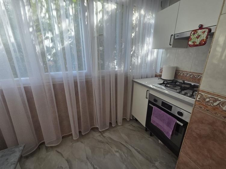 Apartament cu 2 camere decomandat în Exterior Vest