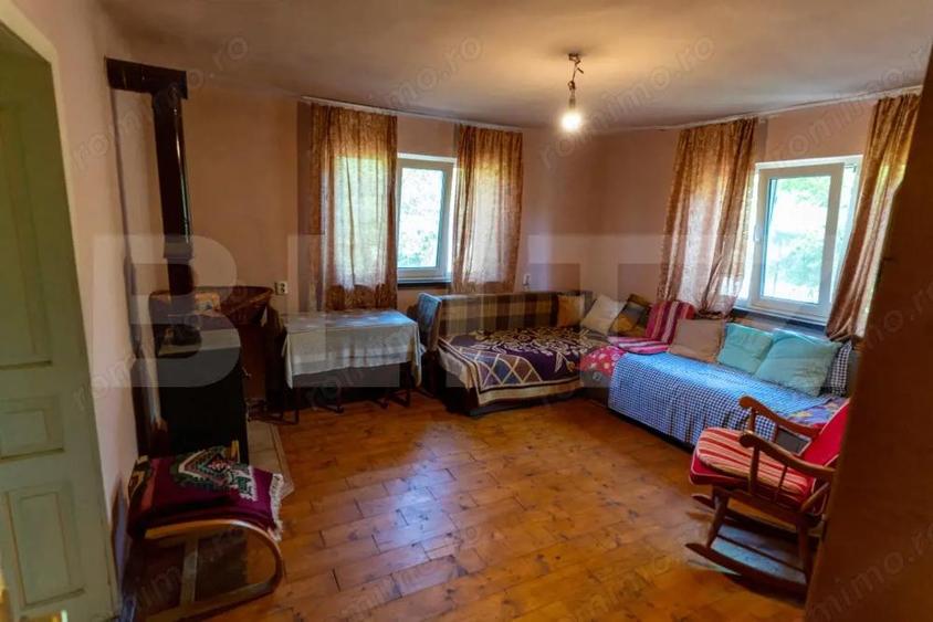 Casă cu Teren 4000 Mp în Rovina (Brănișca)