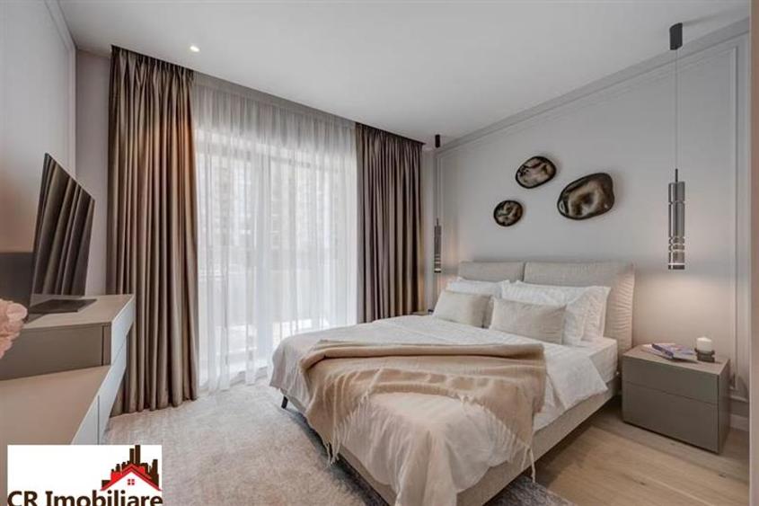 Apartament cu 4 camere semidecomandat în Aviatorilor