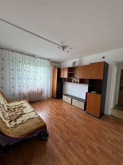 Apartament cu 2 camere semidecomandat, mobilat în Giurgiului