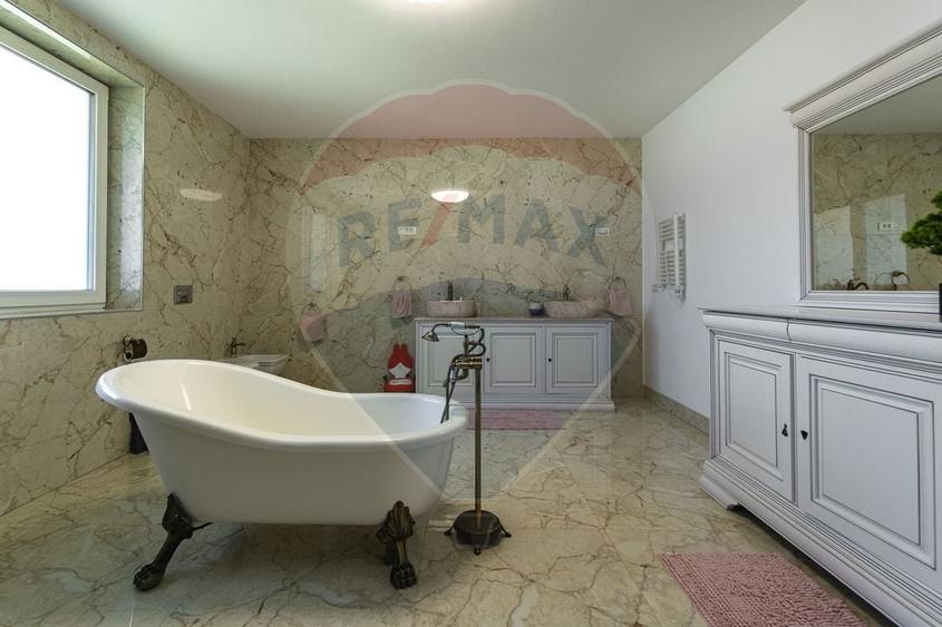 Casă individuală cu 6 camere cu Piscina în Tărlungeni
