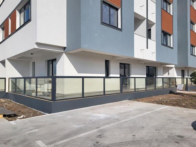 Apartament cu 3 camere decomandat în Exterior Vest