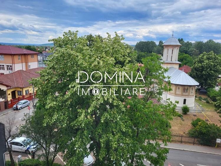 Apartament cu 3 camere semidecomandat în 1 Mai
