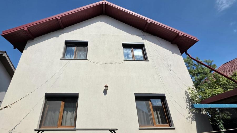 Casă individuală cu 4 camere cu Canalizare în Lazu
