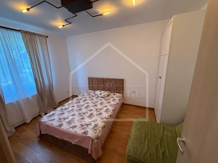 Apartament cu 3 camere decomandat, mobilat în Băneasa