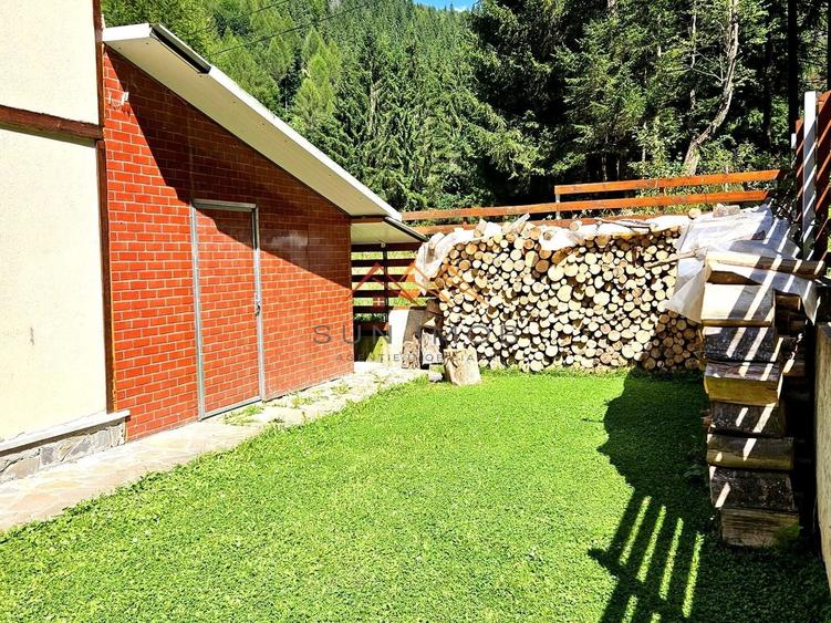Casă individuală cu 5 camere cu Canalizare în Trăisteni