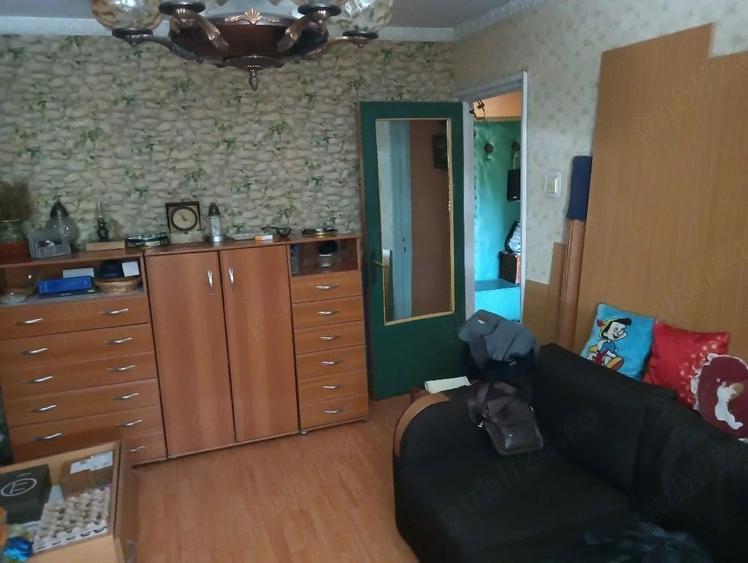 Apartament cu 3 camere decomandat, mobilat în Gorjului