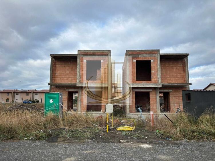 Duplex cu 5 camere cu Canalizare în Săcălaz