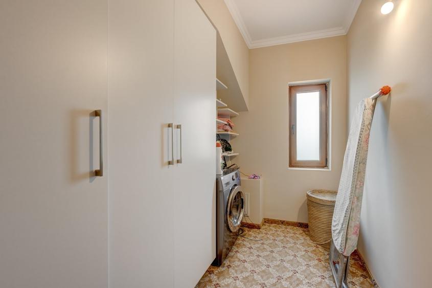 Casă individuală cu 4 camere cu Piscina în Domnești
