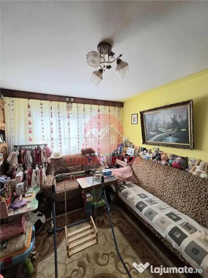 Apartament cu 3 camere decomandat în Est