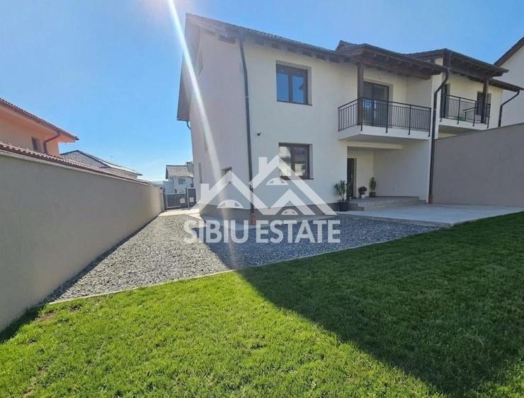 Duplex cu 4 camere cu Canalizare în Șelimbăr