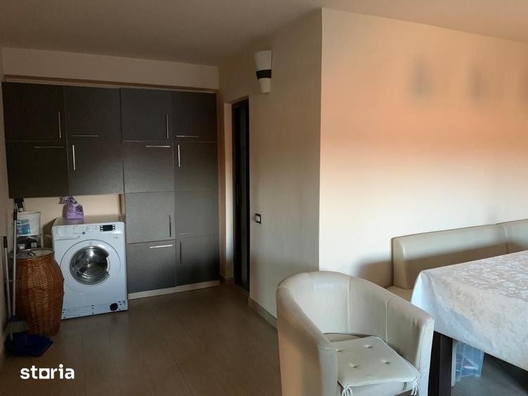 Casă cu 8 camere cu Teren 450 Mp în Clinceni