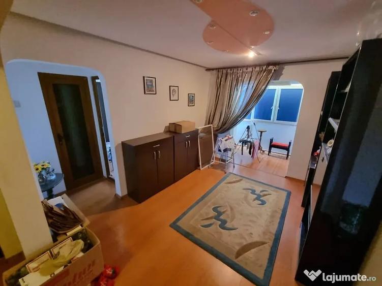 Apartament cu 4 camere decomandat în Central