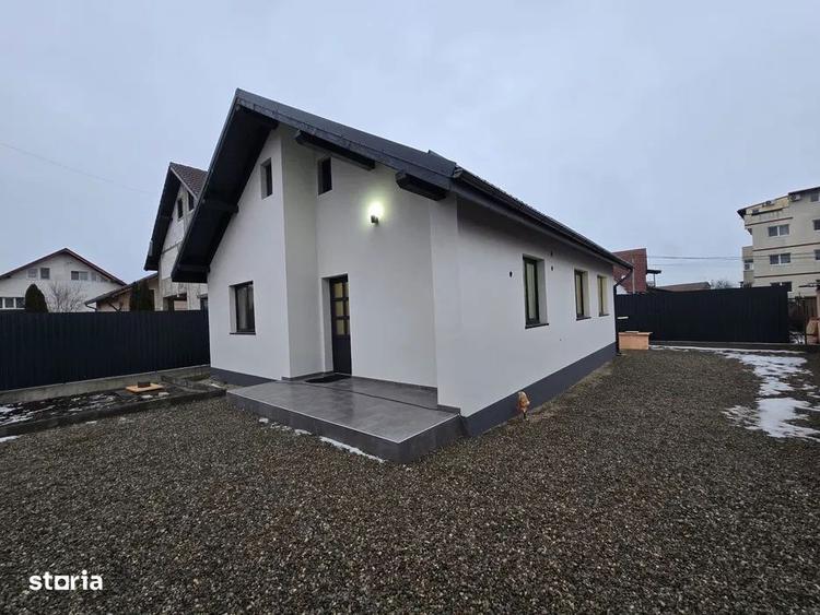 Casă cu 3 camere cu Canalizare în Central