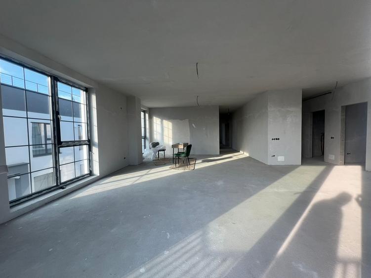 Penthouse cu 3 camere în Zorilor