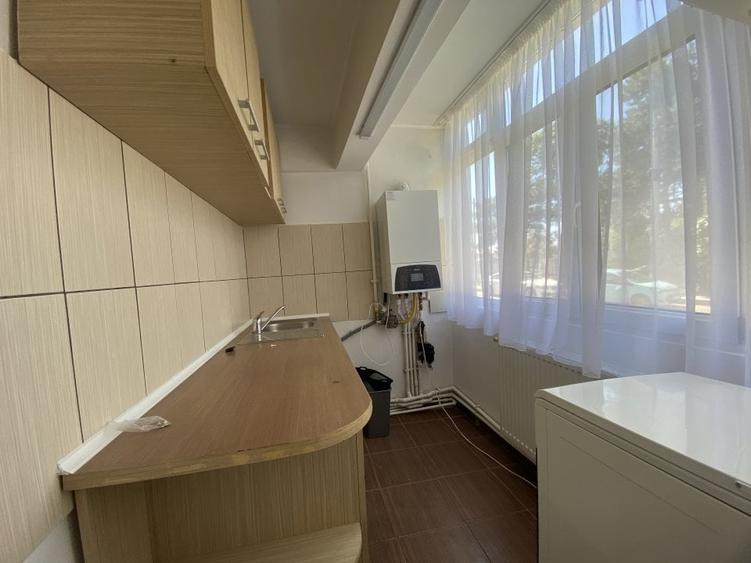 Apartament cu 3 camere decomandat, mobilat în Central