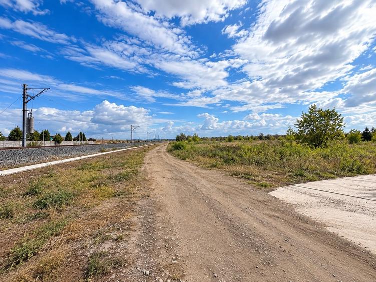 Teren Construcții intravilan de 19400 mp, în Est