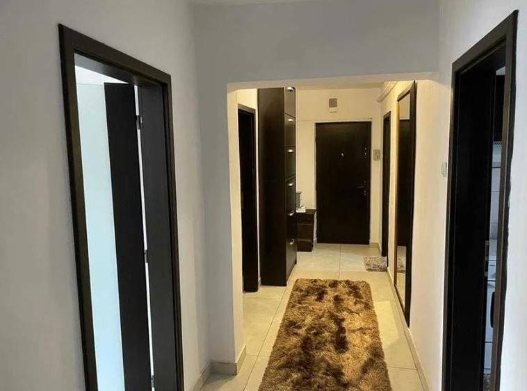 Apartament cu 3 camere decomandat, mobilat în Nicolina