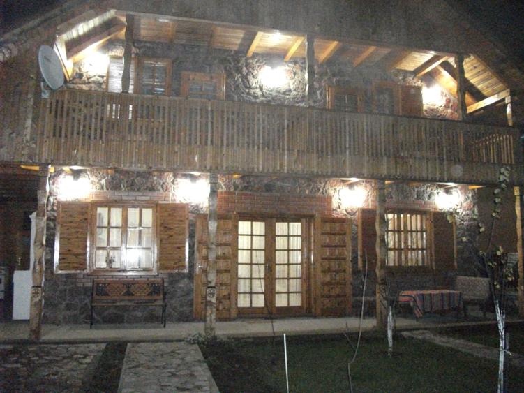Casă cu 4 camere semidecomandat în Moneasa