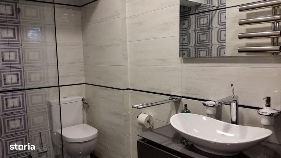 Apartament cu 4 camere decomandat în Central