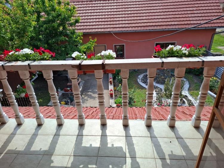 Casă individuală cu 6 camere cu Canalizare în Nădlac