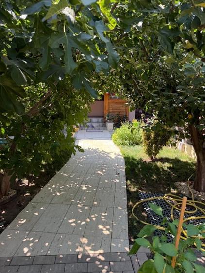 Casă individuală cu 3 camere cu Canalizare în Exterior Est