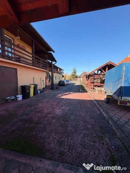 Casă cu 5 camere cu Teren 1600 Mp în Săcălășeni