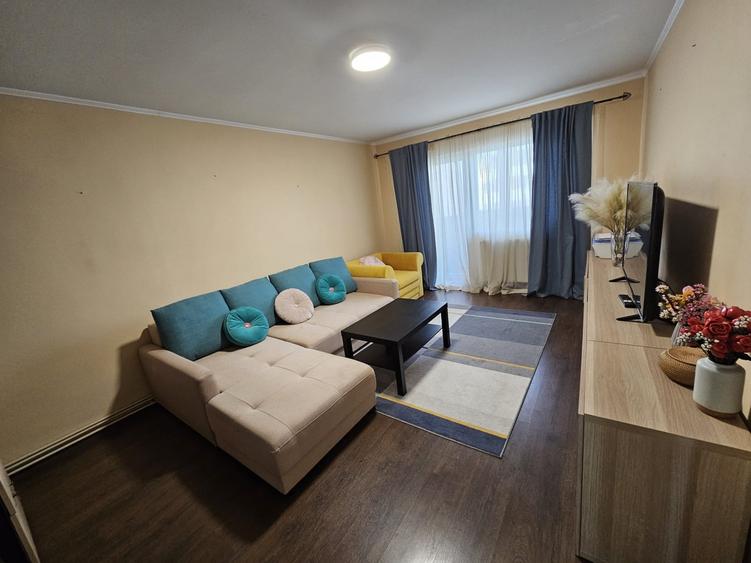 Apartament cu 3 camere decomandat, mobilat în Lipovei