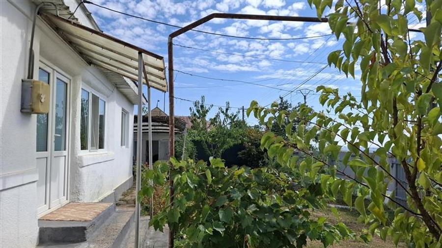 Casă individuală cu 3 camere cu Teren 870 Mp în Exterior Est