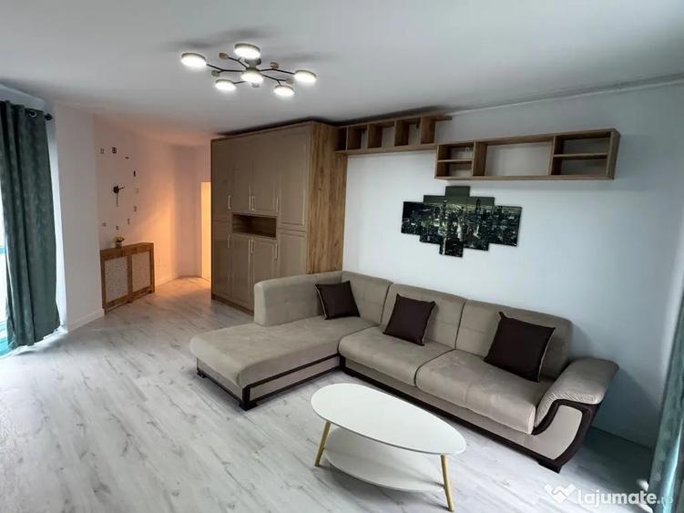 Apartament cu 2 camere semidecomandat, mobilat în Păcii