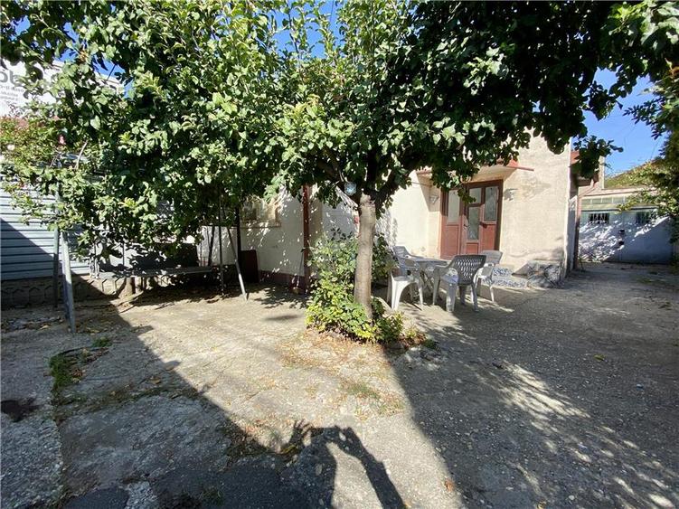 Casă individuală cu 5 camere cu Canalizare în Lipovei