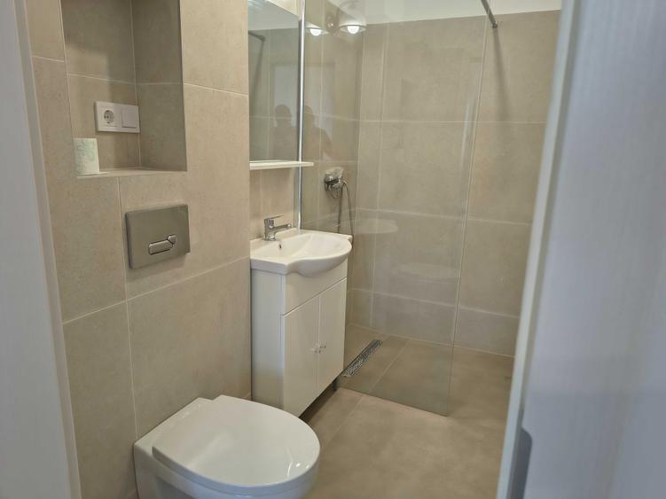 Apartament cu 3 camere decomandat în Cetate