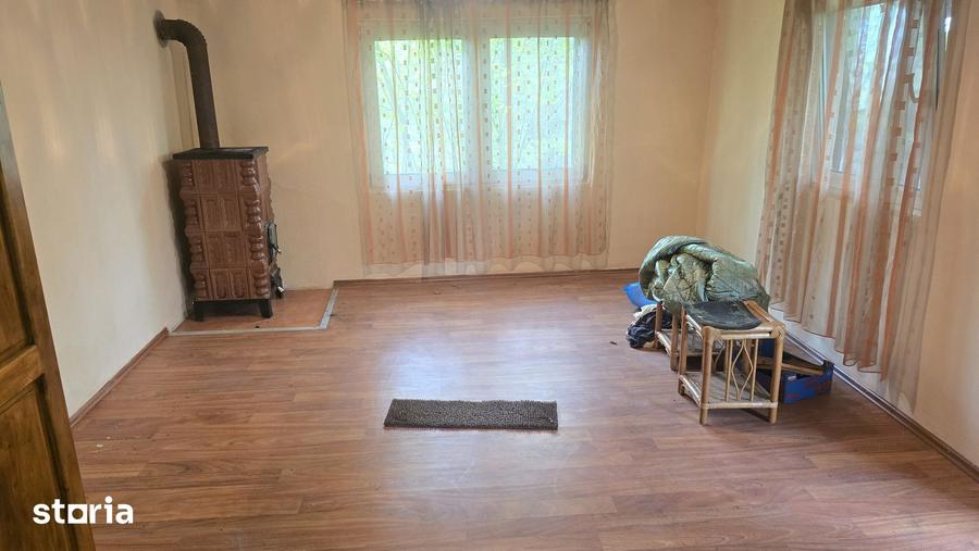 Casă cu 4 camere cu Teren 856 Mp în Central