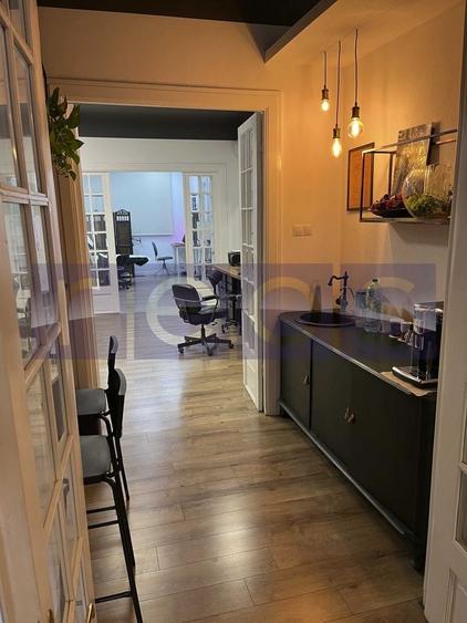 Apartament cu 5 camere semidecomandat în Ultracentral