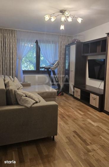 Apartament cu 4 camere semidecomandat în Crângași