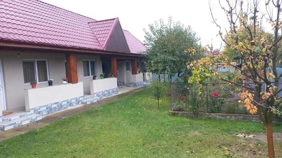 Casă individuală cu 4 camere cu Canalizare în Cașin