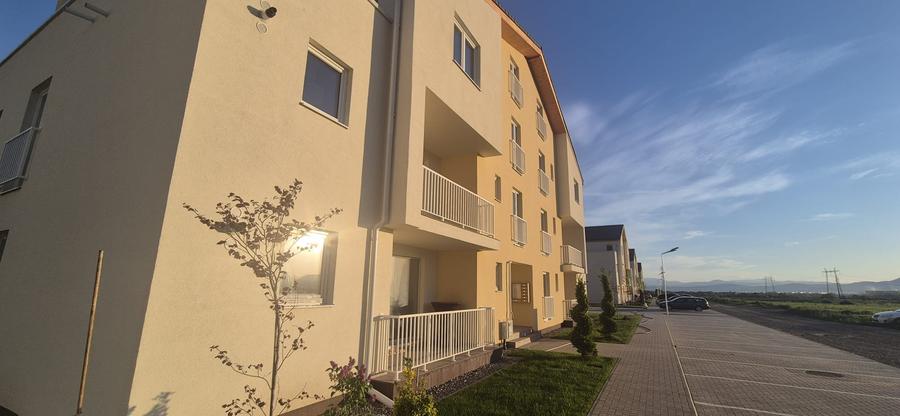 Apartament cu 2 camere decomandat în Sânpetru