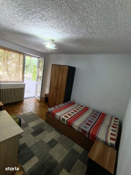 Apartament cu 2 camere decomandat în Podu Roș
