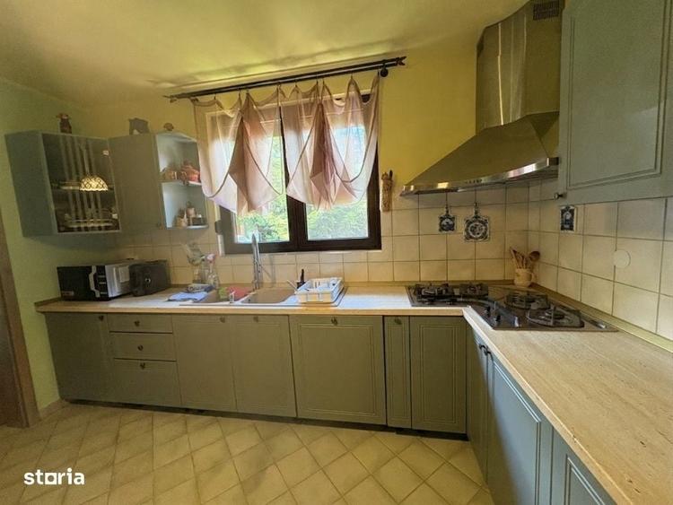 Casă cu 4 camere în Ostratu