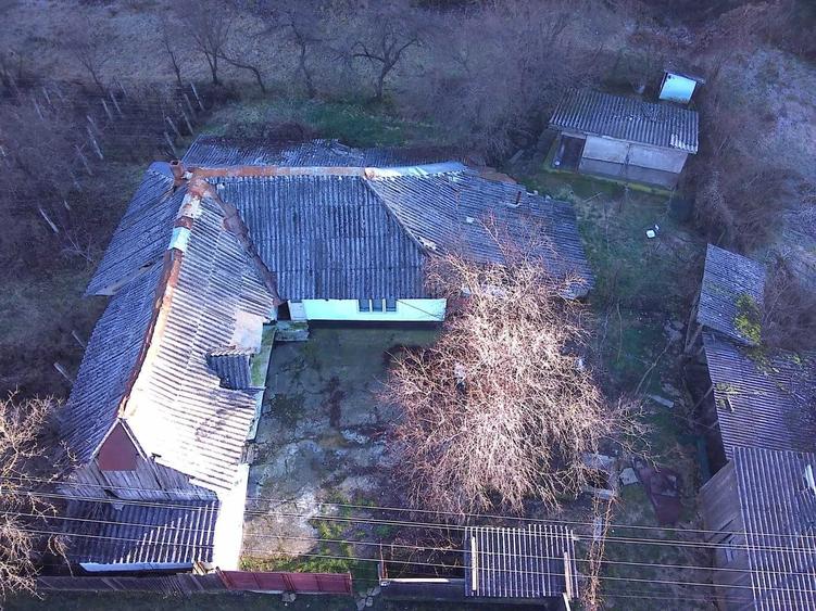 Casă cu 3 camere în Șesuri
