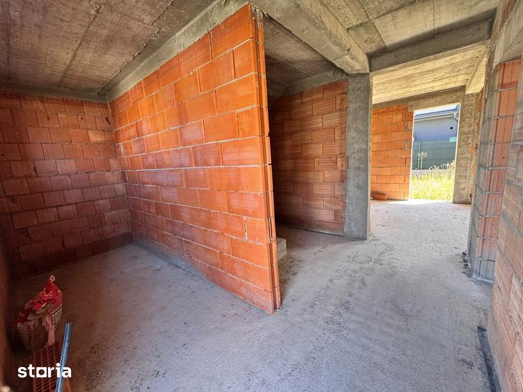 Casă cu 4 camere decomandat cu Canalizare în Șura Mică