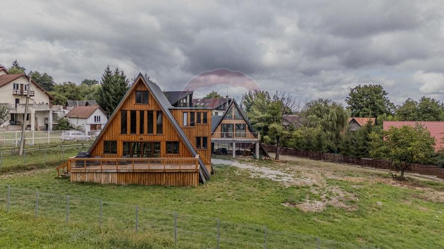 Casă individuală cu 5 camere cu Teren 2166 Mp în Bran
