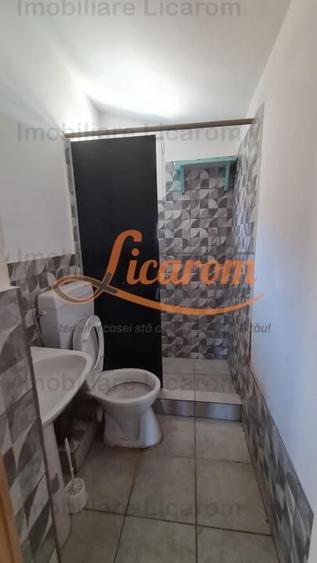 Casă individuală cu 8 camere decomandat cu Canalizare în Cristian